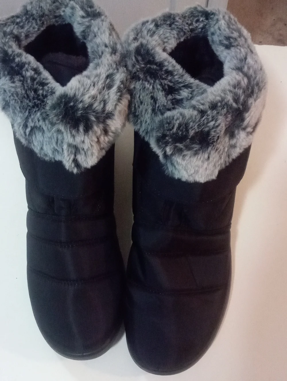 Women’s Black Faux-Fur Winter Boot Sz 40 9 1/2 New NWOT Velcro Vlose